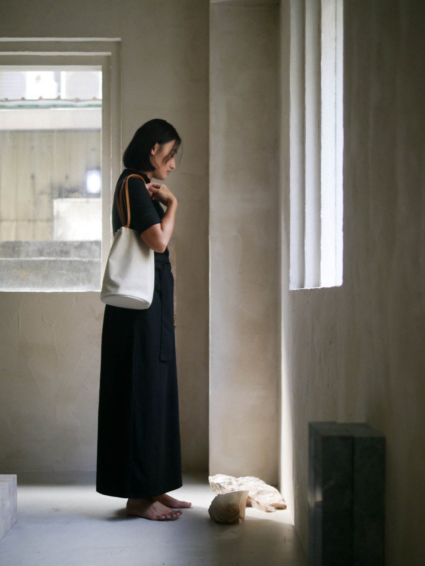 KAMARO'AN Woven Drawstring Bucket Bag