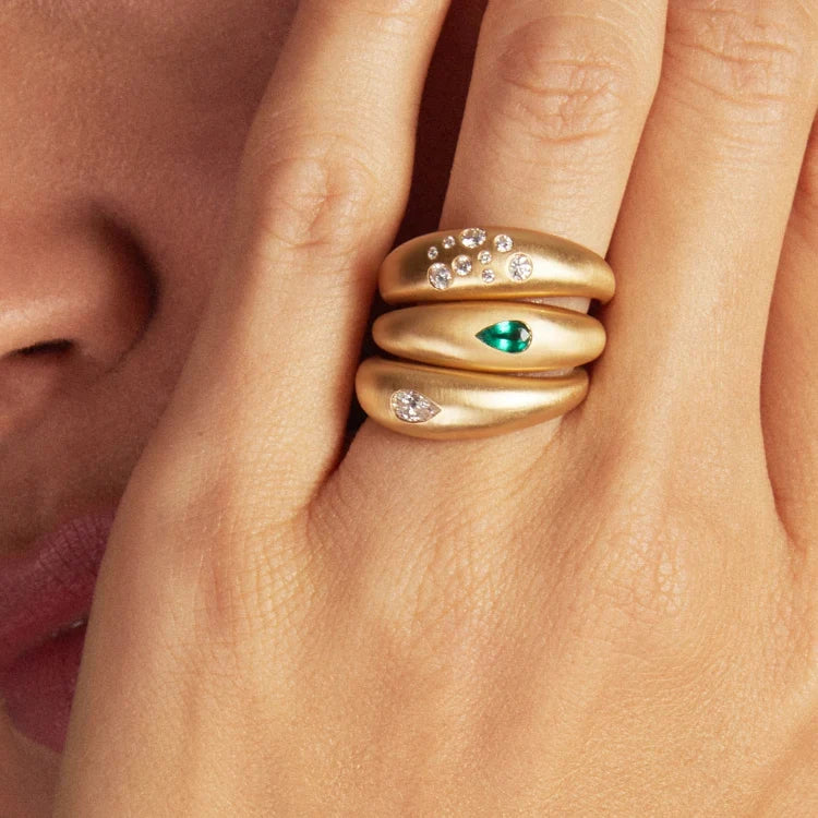 ELIZABETH MOORE Fairy Dust Emerald Teardrop Ring