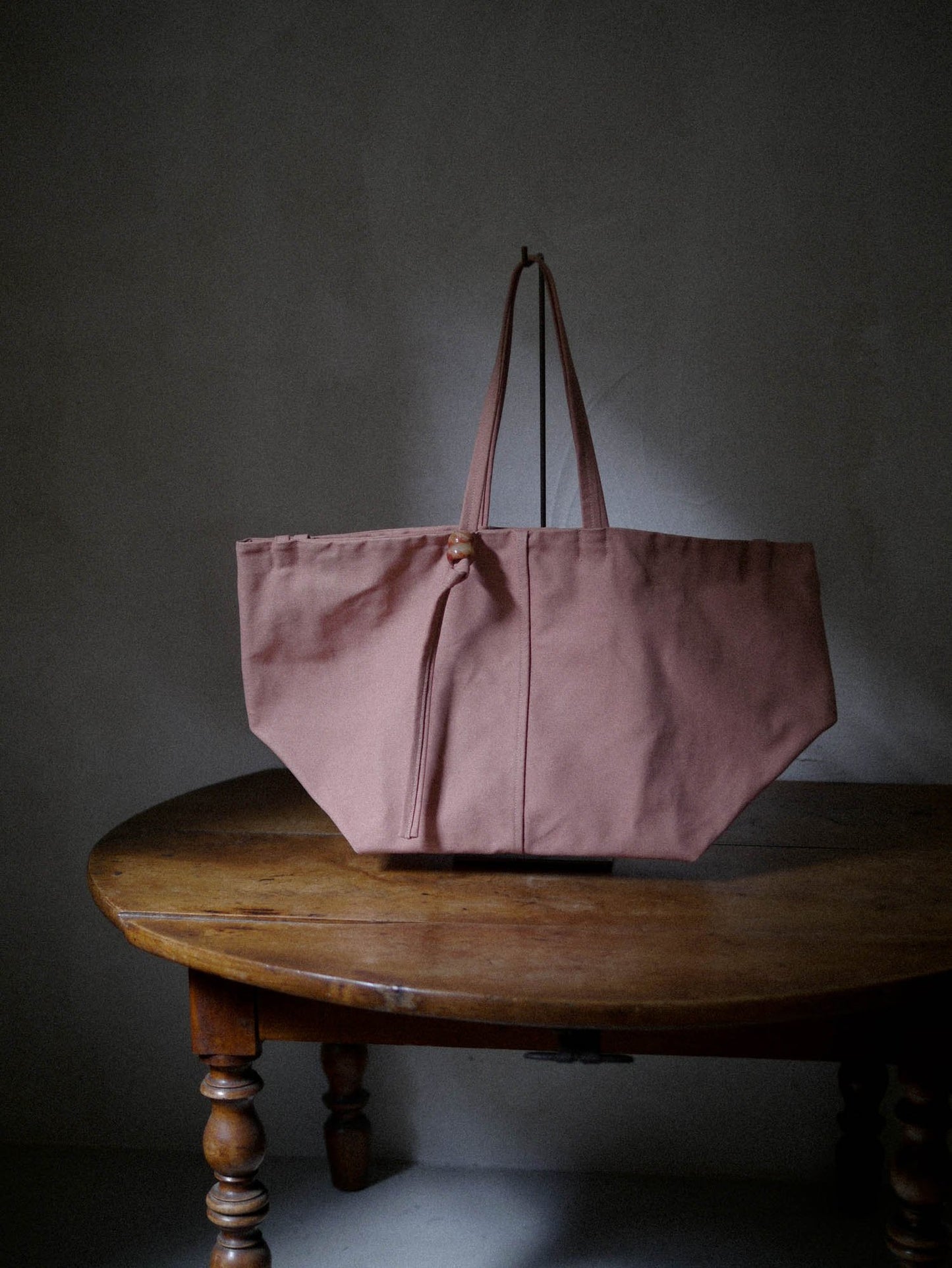 KAMARO'AN Cube Tote