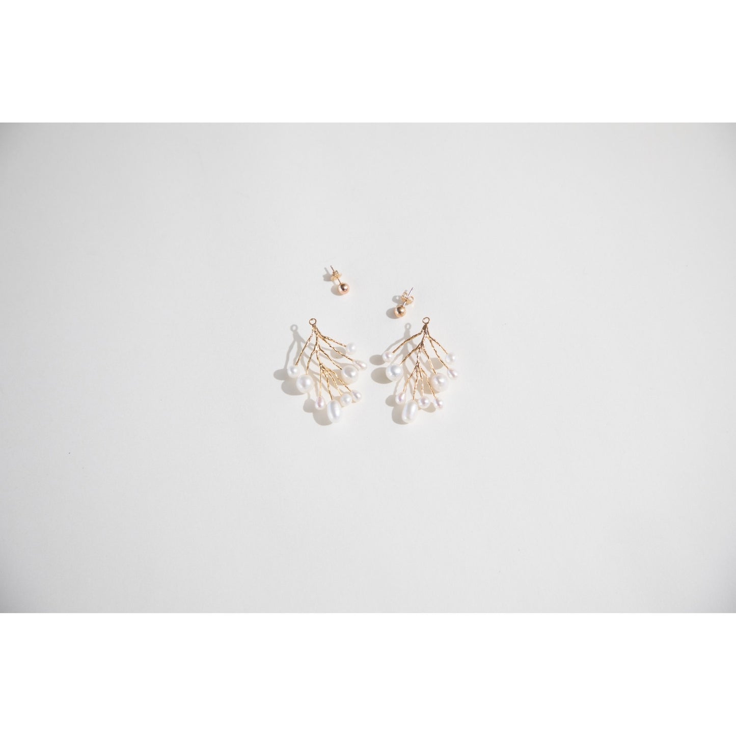DREAMBOX Blooming Pearl Ear Jacket